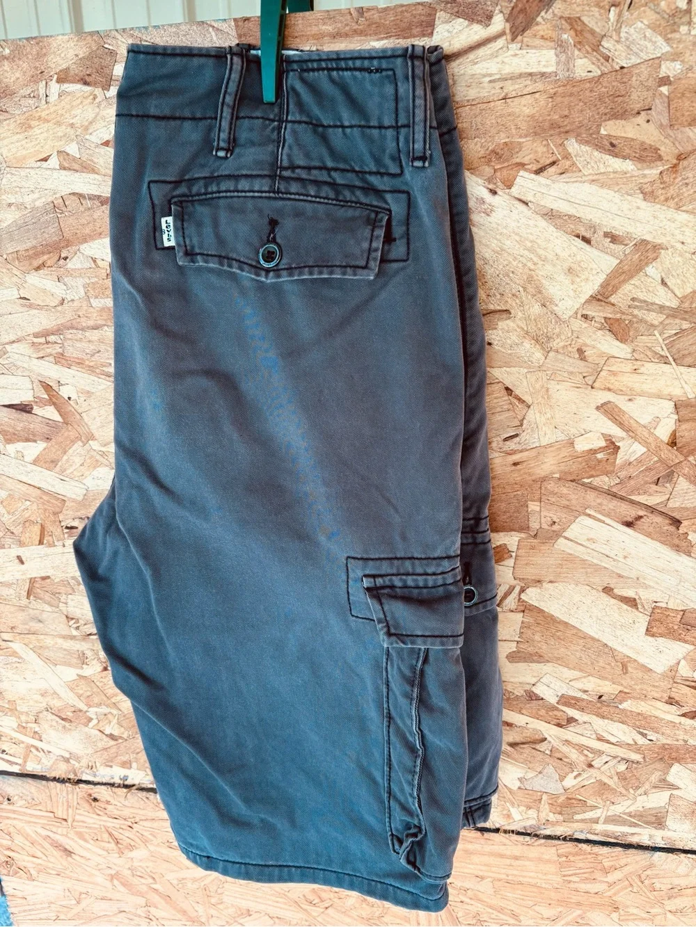 Levi's Men's Charcoal Gray Cargo Shorts 30 waist